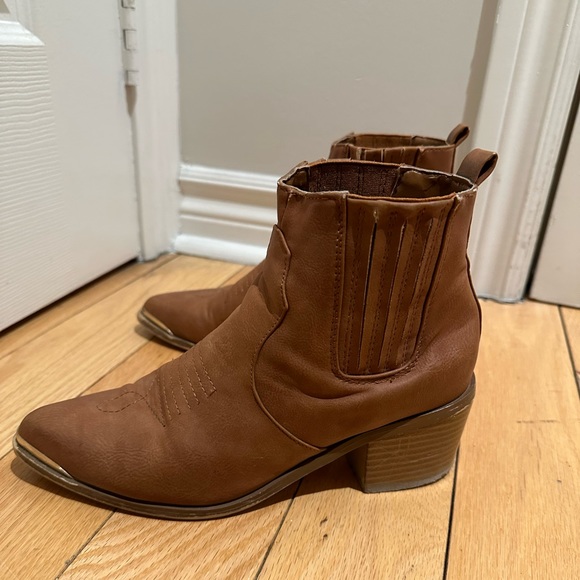 Tan western style boots size 7 - Picture 2 of 4
